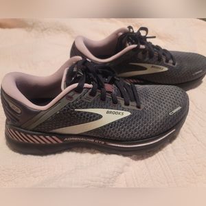 Brooks Adrenaline GTS 22 Running Shoe